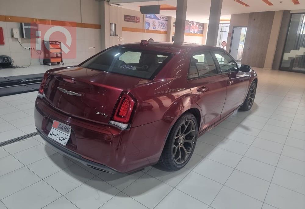 کرایسلەر 300